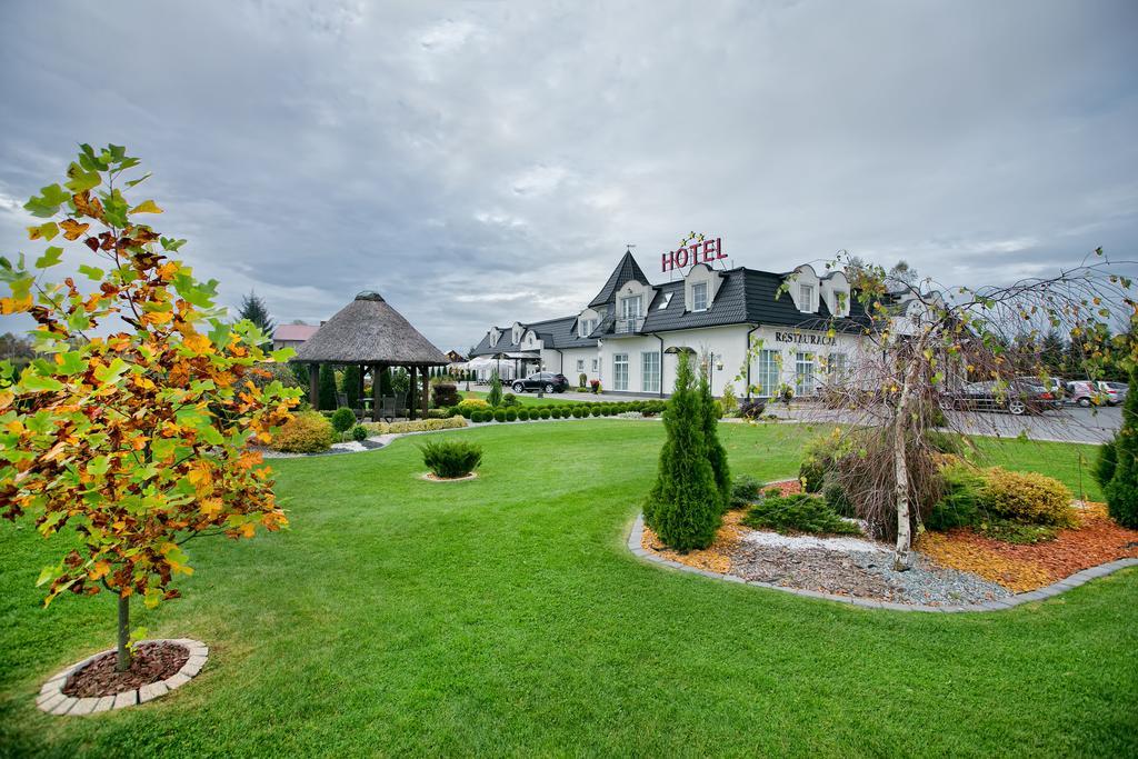 Hotel Campari Gora Motyczna Bagian luar foto
