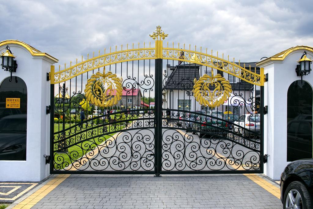 Hotel Campari Gora Motyczna Bagian luar foto